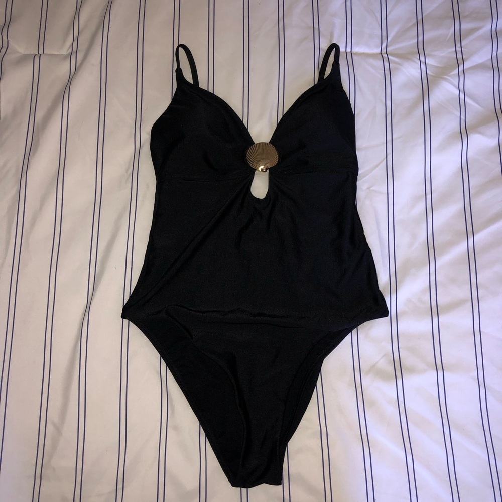 Shade & Shore one piece bathing suit